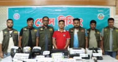 পুলিশ পরিচয়ে প্রতারণা, গাজীপুরে চোরাই মোটরসাইকেল চক্রের সদস্য গ্রেপ্তার-১