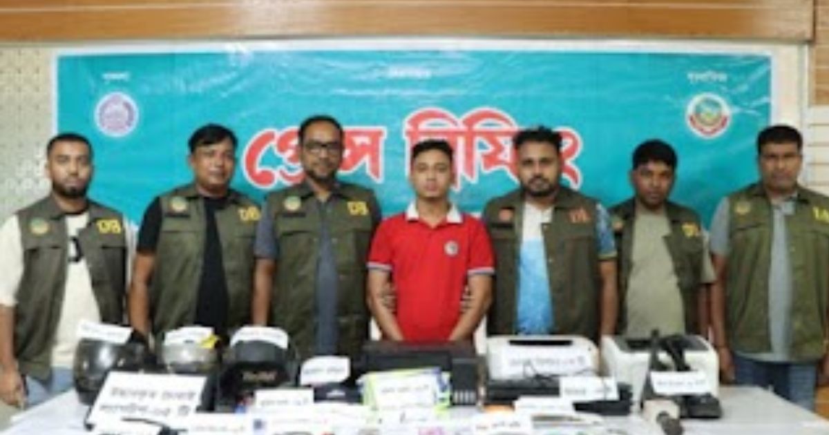 পুলিশ পরিচয়ে প্রতারণা, গাজীপুরে চোরাই মোটরসাইকেল চক্রের সদস্য গ্রেপ্তার