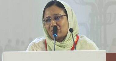 যাদের ডাকে সন্তান মারা গেছে, তারাই খোঁজ নেয়নি, প্রয়োজনের সময় সহযোগিতা করেনি, জুলাই শহীদের মা