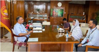 ক্যানসার আক্রান্ত সন্তানের চিকিৎসার সহায়তার আশ্বাস প্রধানমন্ত্রীর