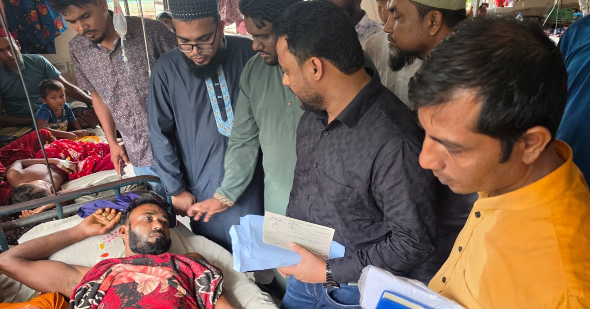 নিখোঁজ ও উদ্ধার হওয়া জেলেদের পরিবারে প্রশাসনের আর্থিক সহায়তা