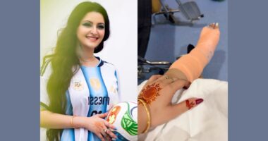 ‘পা ভাঙ্গা রোগীদের ফুটবল খেলা দেখা নিষেধ’ মেসি গোল দেয়ার পর হসপিটালে আর রাখে নাই আমাকে’: পরীমণি