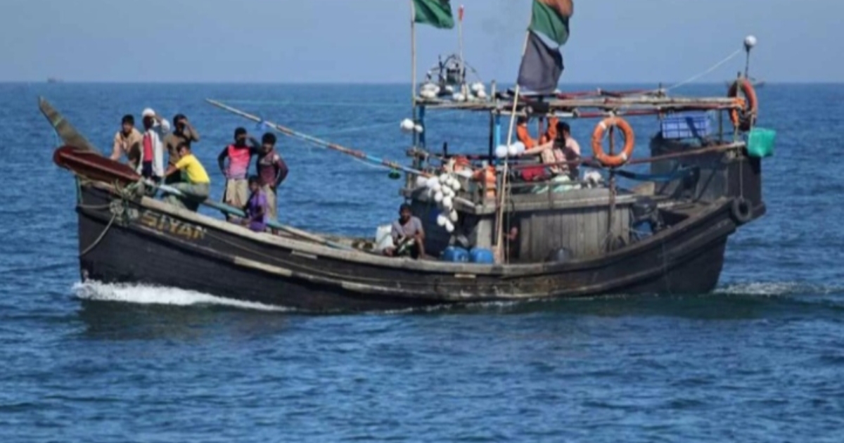 উত্তাল সাগরে একের পর এক ট্রলারডুবি, নিখোঁজ ১৩ জেলে