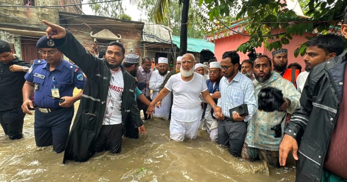 বিপন্ন মানুষের পাশে দাঁড়াতে এসেছি : জামায়াত আমির