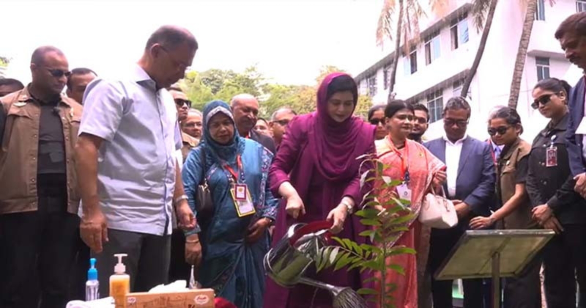 ঢাকা মেডিকেলে বৃক্ষরোপণ কর্মসূচির উদ্বোধন করলেন প্রধানমন্ত্রী