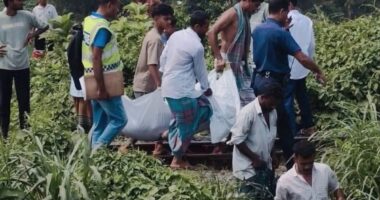 সিরাজগঞ্জে রেললাইনে দাড়িয়ে আর্জেন্টিনার খেলা দেখার সময় ট্রেনে কাটা পড়ে যুবকের মৃত্যু