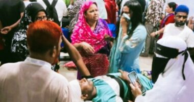 অস্ত্রের মহড়া ও ককটেল বিস্ফোরণে কাঁপল মুন্সিগঞ্জ, জমি নিয়ে সংঘর্ষে আহত অন্তত ১২