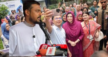 ‘দেশ যখন বন্যার পানিতে তলিয়ে যাচ্ছে প্রধানমন্ত্রী তখন সেলফি তোলায় ব্যস্ত’: নাসীরুদ্দীন পাটওয়ারী