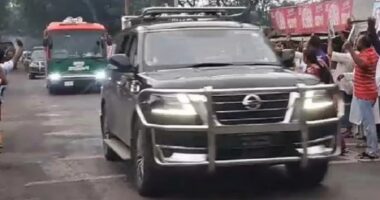 প্রধানমন্ত্রীর নিরাপত্তা গাড়ির সামনে ইটের টুকরা নিক্ষেপ, তদন্তে পুলিশ
