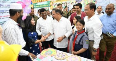 ক্ষুদে শিক্ষার্থীদের আবদার পূরণ করলেন প্রধানমন্ত্রী