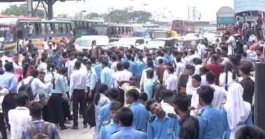 শিক্ষামন্ত্রীর পদত্যাগের দাবিতে উত্তরায় শিক্ষার্থীদের সড়ক অবরোধ, যান চলাচল বন্ধ