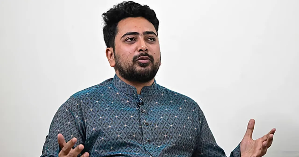বিদ্যুৎবিহীন ছাত্রশক্তির অনুষ্ঠান, ডিনের পদত্যাগ চাইলেন নাহিদ ইসলাম