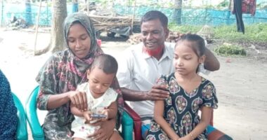 গাংনী; ২১ বছর পর বাবা-মায়ের বুকে ফিরলেন রিনা আক্তার