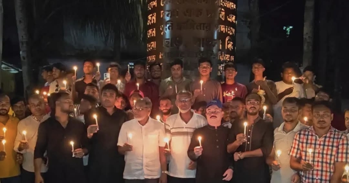 পিরোজপুরে মোমবাতি প্রজ্জ্বলন করে জুলাই শহীদদের স্মরণে ছাত্রদল
