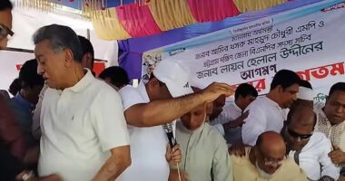 চট্টগ্রামে ত্রাণ বিতরণ অনুষ্ঠানে ভেঙে পড়ল অর্থমন্ত্রীর মঞ্চ