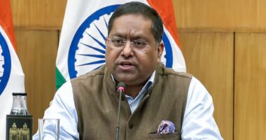শেখ হাসিনাকে প্রত্যর্পণের অনুরোধ আইনি প্রক্রিয়ায় খতিয়ে দেখছে ভারত: জয়সওয়াল