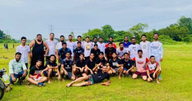 বিবাহিত-অবিবাহিতদের জমজমাট ফুটবল ম্যাচ, ২-২ গোলে ড্র