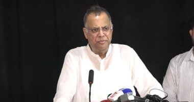 পরীক্ষার হলে ঘাড় ঘোরাতে দেয় না, এটা কি আন্দোলনের বিষয় হলো! : ইকবাল হাসান মাহমুদ টুকু