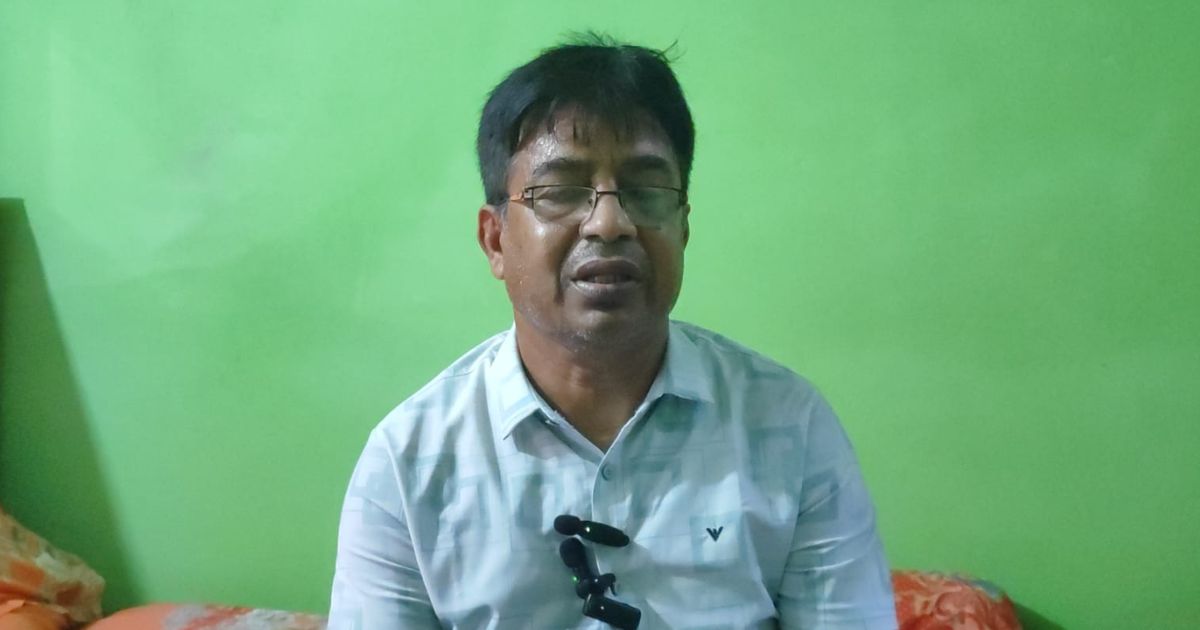 গাংনীতে সাব-রেজিস্ট্রি অফিসের টিসি মোহরার আজাদের সংবাদ সম্মেলন