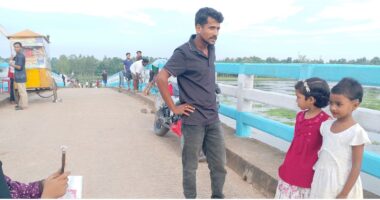 নিজ উদ্যোগে আর্জেন্টিনার পতাকার রঙে রাঙানো ব্রিজ, দেখতে ভিড় দূর-দূরান্তের দর্শনার্থীদের