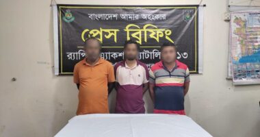 দিনাজপুরে কুরিয়ার সার্ভিসের গোডাউন থেকে ৩৩,৭২৪ বোতল নিষিদ্ধ যৌন উত্তেজক সিরাপ জব্দ, গ্রেপ্তার ৩