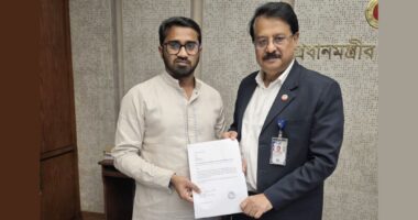 সচিব পদমর্যাদায় প্রধানমন্ত্রীর রাজনৈতিক সহকারী হিসেবে দায়িত্ব নিলেন রাশেদ খান