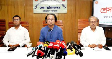 প্রধানমন্ত্রী একটি মন্ত্রিসভা ও উপদেষ্টা পরিষদ গঠন করেছেন, মন্ত্রিসভায় পরিবর্তন প্রধানমন্ত্রীর সিদ্ধান্তের বিষয়: তথ্য উপদেষ্টা