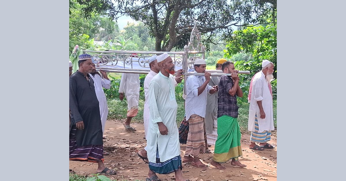 আজীবন মানুষকে নামাজে ডেকেছেন, বিদায়ও নিলেন মসজিদের বুকে