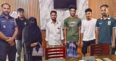 চুরি হওয়া ১৫ মোবাইল উদ্ধার, প্রকৃত মালিকদের ফিরিয়ে দিল দুর্গাপুর থানা পুলিশ