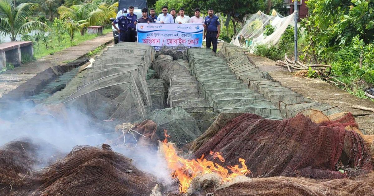 রাঙ্গাবালীতে অভিযানে তিন লাখ টাকার ৫৩টি নিষিদ্ধ চায়না দুয়ারী ও বেহুন্দি জাল ধ্বংস