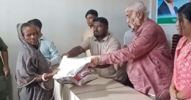 বন্যায় ক্ষতিগ্রস্ত ২০০ পরিবারের মাঝে ত্রাণ বিতরণ করলেন এমপি সাচিং প্রু জেরী