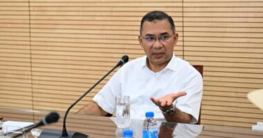 শিল্পখাতে গ্যাস সংকট সমাধানে প্রয়োজনীয় উদ্যোগ  নেওয়ার আশ্বাস প্রধানমন্ত্রীর