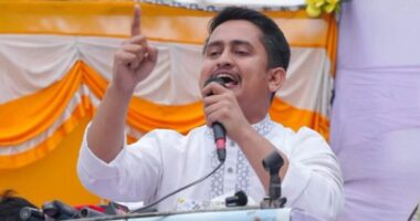 বিএনপির সন্ত্রাসীরা আমাদের উপরে আবার আক্রমণ করেছে,তারেক রহমান কি শেখ হাসিনা হতে চায়?: সারজিস আলম