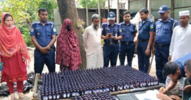 ৭৪০ বোতল ফেনসিডিলসহ বাবা ও মেয়ে আটক