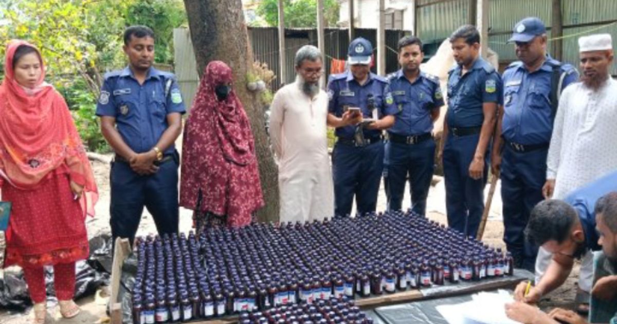 ৭৪০ বোতল ফেনসিডিলসহ বাবা ও মেয়ে আটক