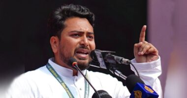 খালেদা জিয়ার গাড়িবহরে যেভাবে আওয়ামী সন্ত্রাসীরা হামলা করেছিল, ঠিক একইভাবে বিএনপি হামলা করছে: নাহিদ ইসলাম