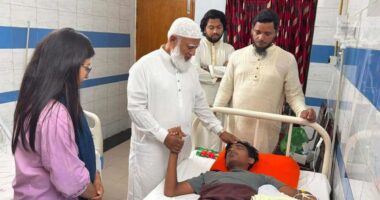 হবিগঞ্জে চোখ হারানো আলিফকে দেখতে হাসপাতালে গেলেন ডা. শফিকুর রহমান