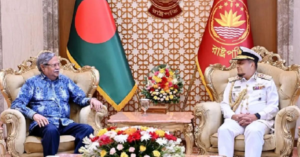 রাষ্ট্রপতির সঙ্গে সৌজন্য সাক্ষাৎ করলেন বিদায়ী নৌপ্রধান অ্যাডমিরাল এম নাজমুল হাসান