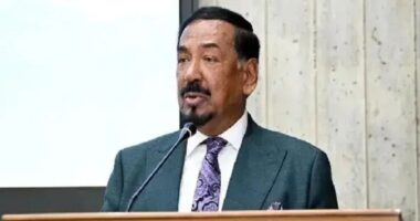 বঙ্গভবনে আজ প্রথম অফিস করবেন ভারপ্রাপ্ত রাষ্ট্রপতি হাফিজ উদ্দিন আহমদ