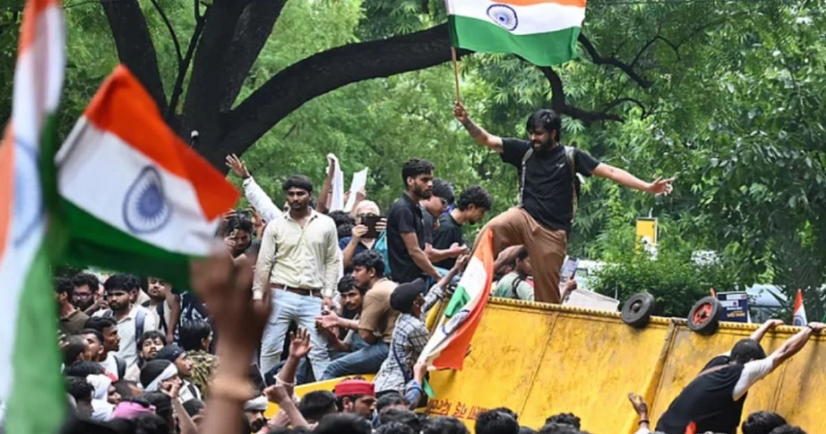 চাপে পড়ে আন্দোলনকারীদের বিরুদ্ধে সব মামলা প্রত্যাহার করবে শুভেন্দু সরকার