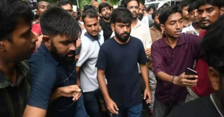আলোচনা করতে চাইলে সরকারকেই আমাদের কাছে আসতে হবে: ককরোচপ্রধান