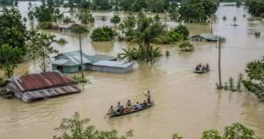 বন্যা ও পাহাড় ধসে সাত জেলায় প্রাণহানি বেড়ে ৫৪