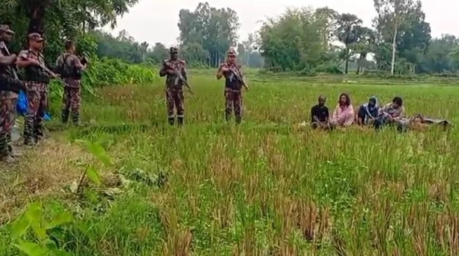 দিনাজপুর সীমান্তে অবৈধ প্রবেশের চেষ্টা, নারীসহ ৪ জনকে আটকাল বিজিবি