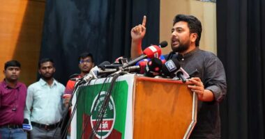 হাসিনা ফিরলে প্রস্তুত থাকবে এনসিপি, দেশে ফিরলেই এয়ারপোর্ট থেকে হাসিনাকে সরাসরি ফাঁসির মঞ্চে নেয়া হবে: নাহিদ ইসলাম
