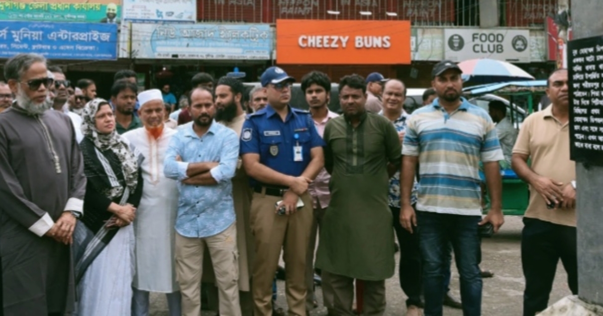 জুলাই শহীদদের স্মরণে মুন্সীগঞ্জে কবর জিয়ারত ও ‘স্ট্রিট মেমোরি স্ট্যাম্প’ উদ্বোধন
