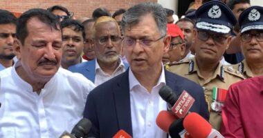 আওয়ামী লীগ মাঝেমধ্যে শুধু উঁকি দিচ্ছে, দলটির আসলে কিছুই করার মুরোদ নেই: স্বরাষ্ট্রমন্ত্রী
