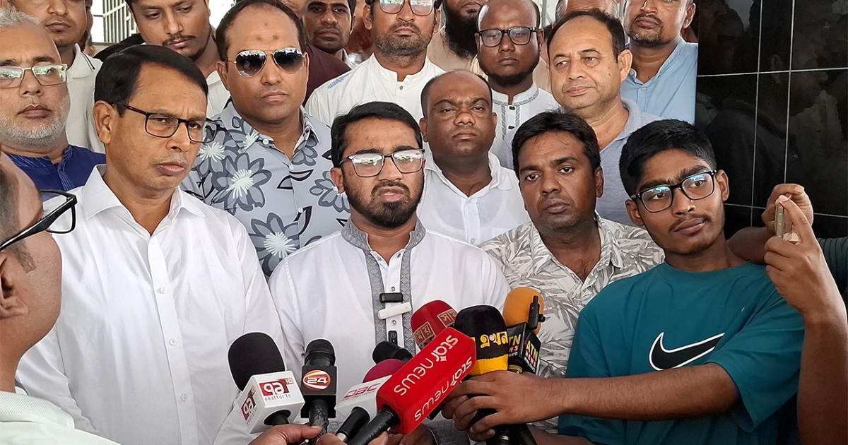 ‘জুলাইয়ের মাস্টারমাইন্ড’ দাবি করে শহিদদের মর্যাদা ক্ষুণ্ন করেছে জামায়াত: রাশেদ খাঁন