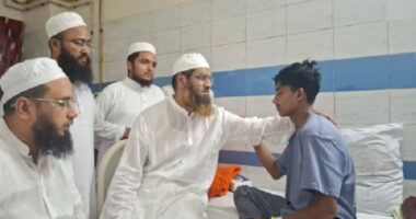 হামলায় আহত আলিফকে দেখতে হাসপাতালে মামুনুল হক