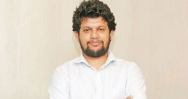 এটাই জুলাই বন্দোবস্ত, দ্রুত ‘ডান বা অ-ডান’ জুলাই বেছে নিয়ে গা বাঁচান: মাহফুজ আলম