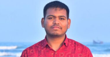 রাষ্ট্রপতির সামনেই মাহিন সরকারকে মারধরের অভিযোগ, ফেসবুকে ক্ষোভ প্রকাশ